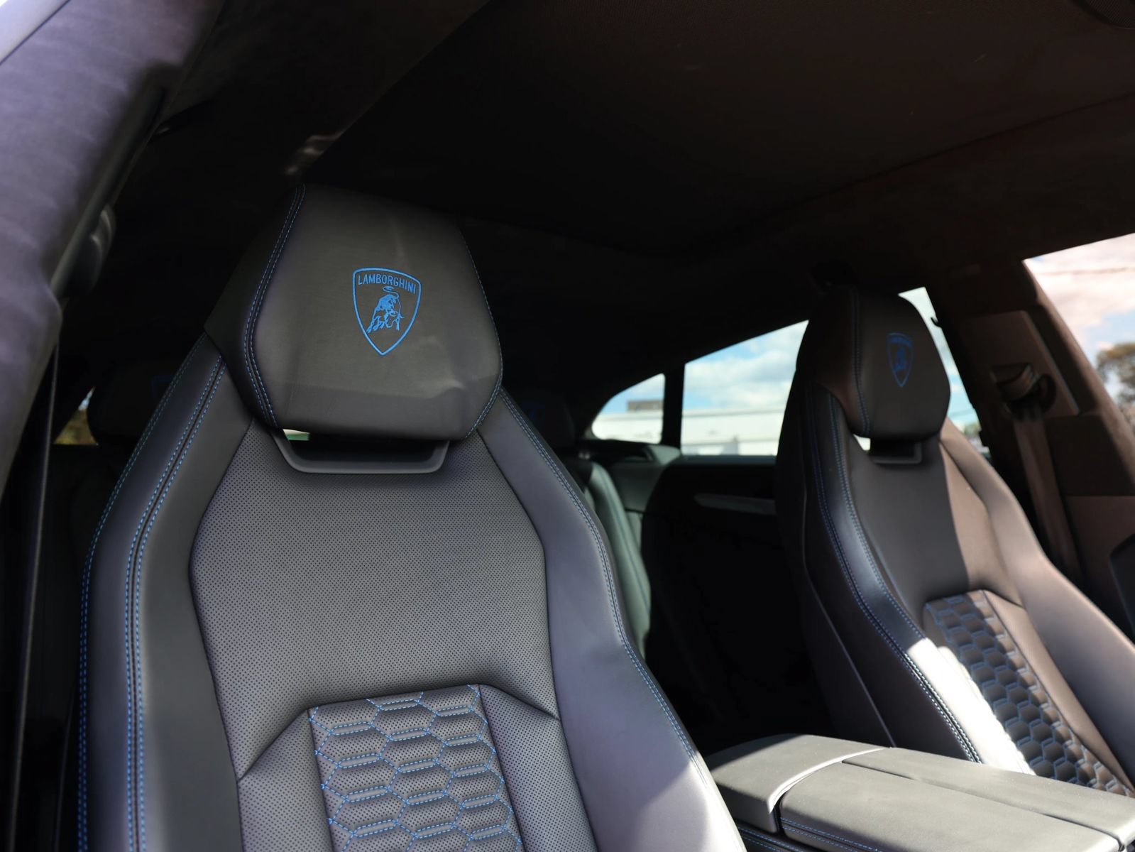 Used 2021 Lamborghini Urus AWD/4WD image 33