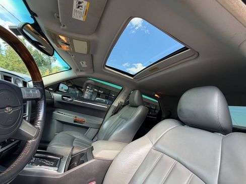 Used 2005 Chrysler 300 C w/ Sound Group II RWD image 18