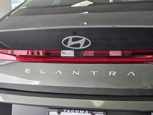 New 2026 Hyundai Elantra Limited image 15
