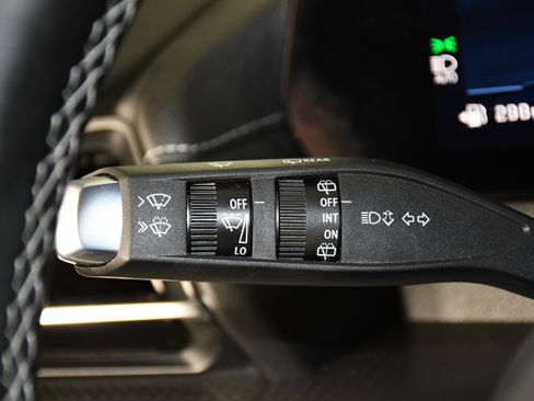 Used 2026 Chevrolet Traverse LT image 23