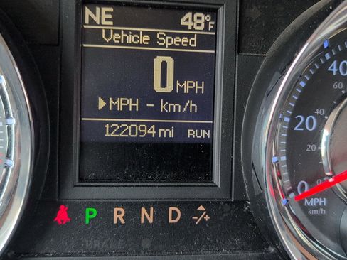 Used 2015 Chrysler Town & Country Touring-L w/ Driver Convenience Group image 26