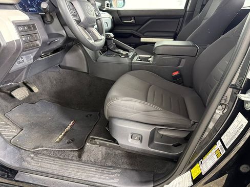 Used 2024 Toyota Tacoma TRD Off-Road image 9