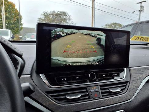 Certified 2024 Nissan Altima 2.5 SV w/ SV Premium Package image 11