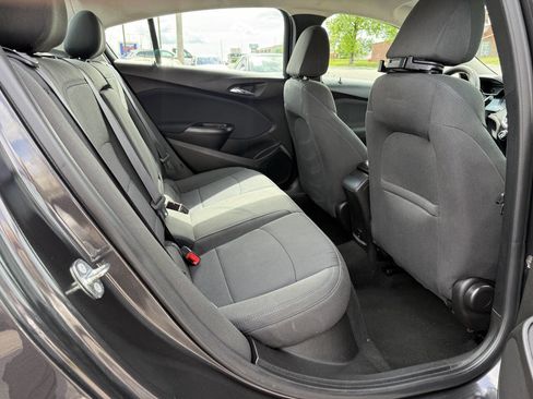 Used 2017 Chevrolet Cruze LT FWD image 13