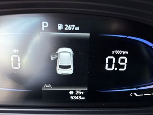 Certified 2024 Hyundai Venue SEL image 13