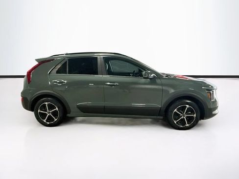 Used 2025 Kia Niro EX FWD image 8