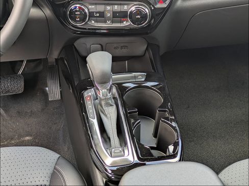 New 2026 Chevrolet Trax LT w/ Driver Confidence Package FWD image 28