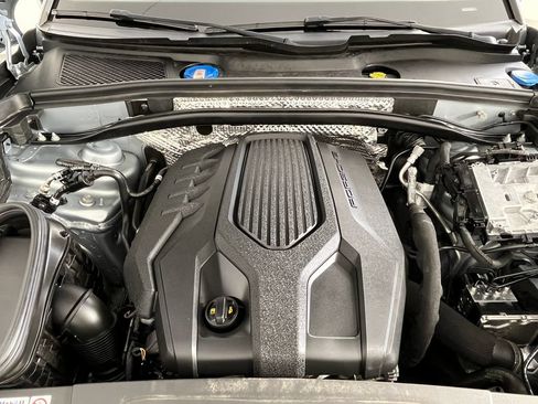 Used 2024 Porsche Macan AWD/4WD image 15
