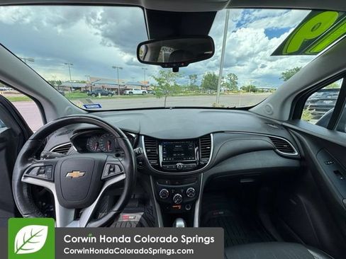 Used 2019 Chevrolet Trax LT w/ Sun & Sound Package AWD/4WD image 13