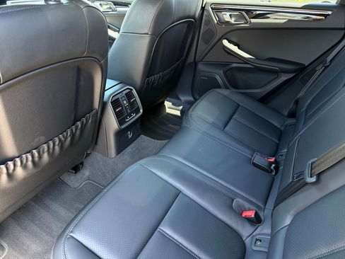 Used 2026 Porsche Macan AWD/4WD image 31