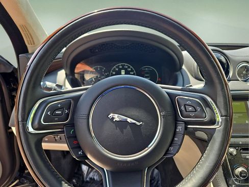 Used 2017 Jaguar XJ L Portfolio AWD/4WD image 18