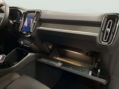 Used 2025 Volvo XC40 B5 Plus image 79