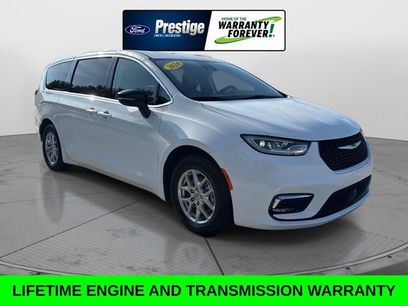 Used 2024 Chrysler Pacifica Touring-L