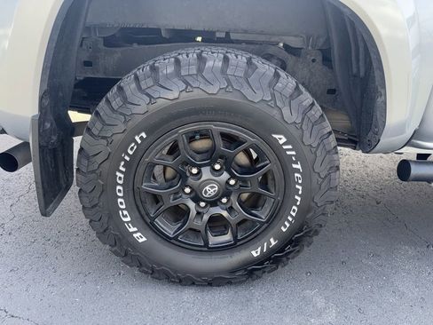 Used 2022 Toyota Tacoma SR5 image 6