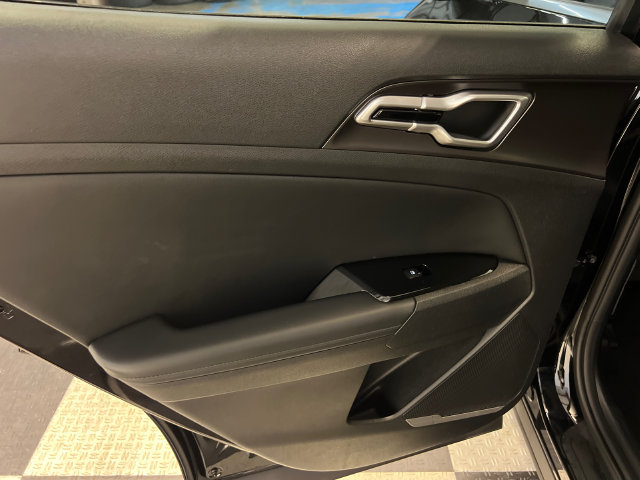 Used 2025 Kia Sportage EX w/ Premium Package FWD image 18