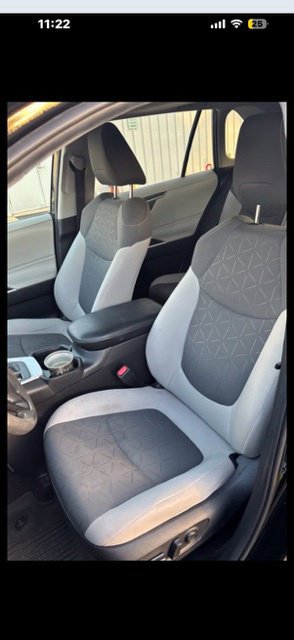 Used 2020 Toyota RAV4 XLE w/ Convenience Package FWD image 7