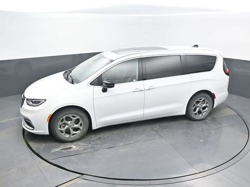 Used 2024 Chrysler Pacifica Limited w/ Trailer Tow Group image 46