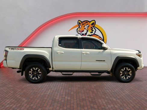 Used 2021 Toyota Tacoma TRD Off-Road w/ Technology Package AWD/4WD image 4