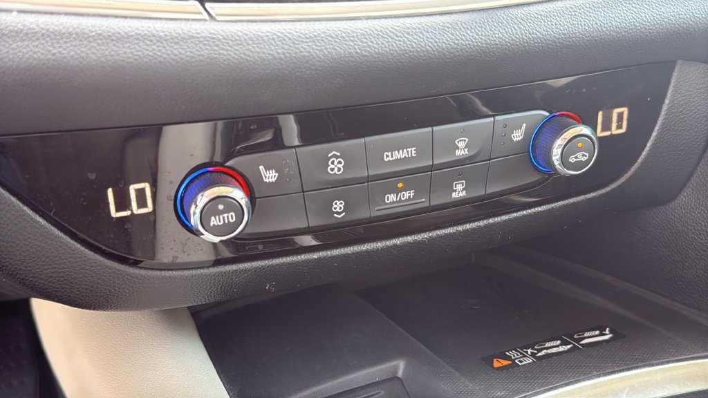 Used 2024 Buick Enclave Essence FWD image 27