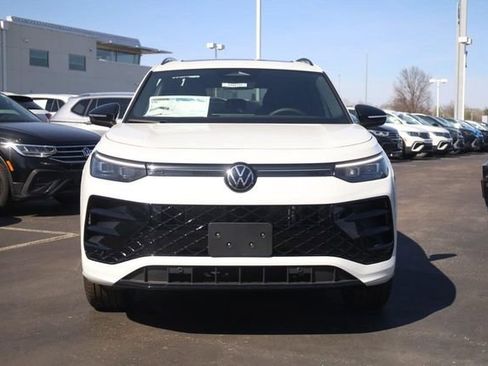 New 2026 Volkswagen Tiguan SE R-Line image 3