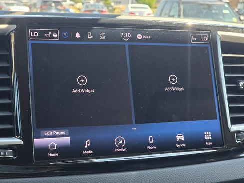 Used 2023 Chrysler Pacifica Touring-L FWD image 25
