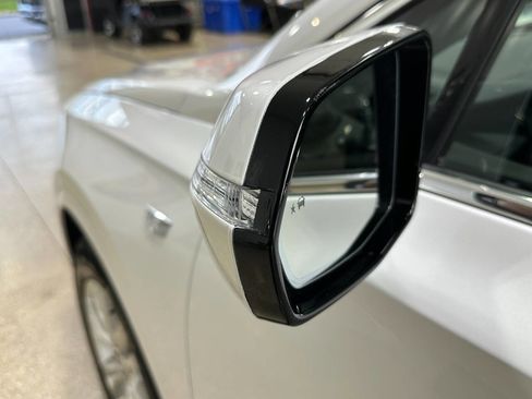 Used 2024 Cadillac XT6 Luxury w/ LPO, Floor Liner Package image 12