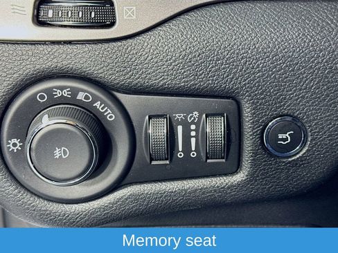 Used 2020 Jeep Cherokee Limited image 11