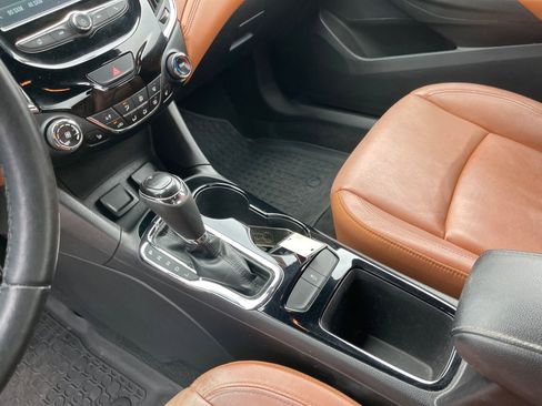 Used 2017 Chevrolet Cruze Premier image 18