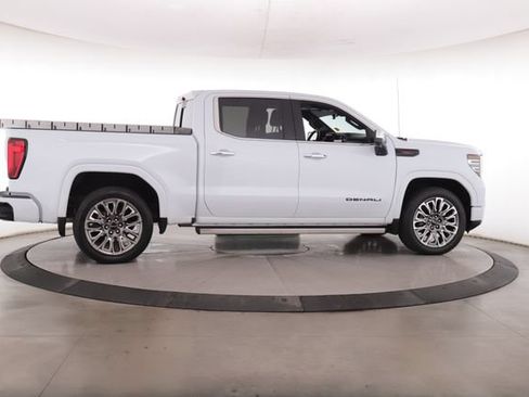 Used 2026 GMC Sierra 1500 Denali Ultimate w/ LPO, Black Badging Package AWD/4WD image 6