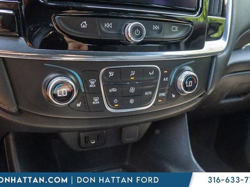 Used 2023 Chevrolet Traverse LT AWD/4WD image 9