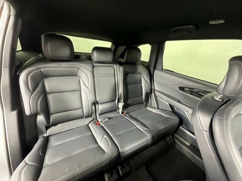 Used 2025 Lincoln Nautilus Premier w/ Jet Appearance Package image 21