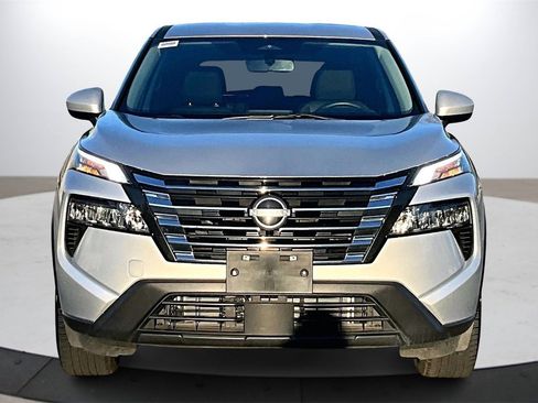 Used 2024 Nissan Rogue SV image 3