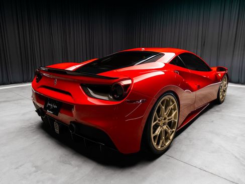 Used 2018 Ferrari 488 GTB RWD image 14