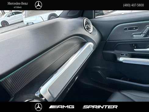 Used 2022 Mercedes-Benz GLB 250 4MATIC image 27