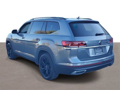 Certified 2023 Volkswagen Atlas SE w/ Black Wheel Package image 3