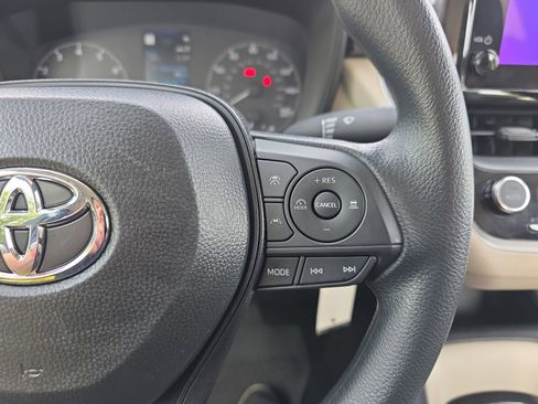 Used 2025 Toyota Corolla LE image 17