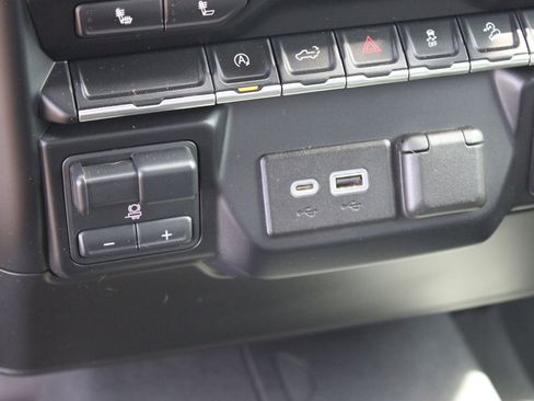 Used 2021 Chevrolet Silverado 1500 RST AWD/4WD image 17