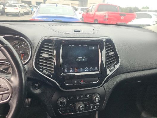 Used 2019 Jeep Cherokee Limited AWD/4WD image 3