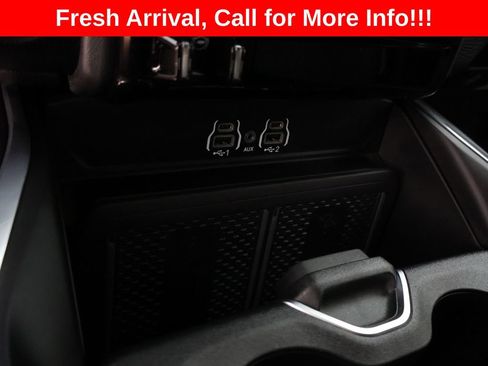 Used 2025 RAM 2500 Laramie AWD/4WD image 32