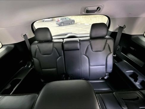 Certified 2022 Kia Telluride LX FWD image 16