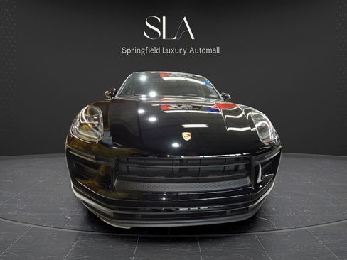 Used 2022 Porsche Macan AWD/4WD image 1