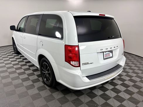Used 2017 Dodge Grand Caravan GT image 3
