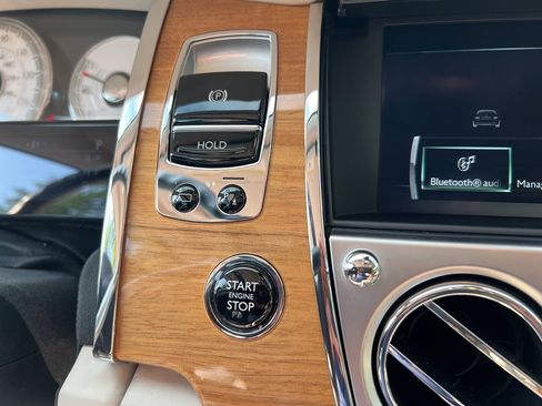 Used 2019 Rolls-Royce Wraith image 32