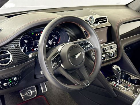 Used 2022 Bentley Bentayga image 16