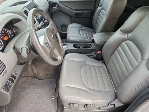 Used 2015 Nissan Xterra S image 16