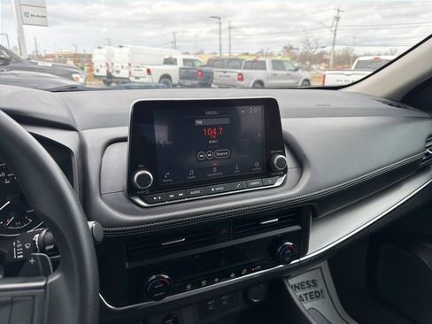 Used 2024 Nissan Rogue SV AWD/4WD image 23