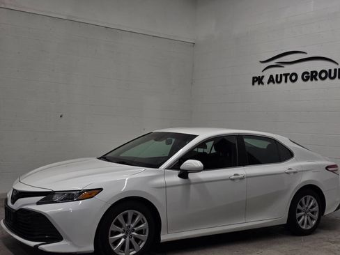 Used 2018 Toyota Camry LE w/ Convenience Package image 5