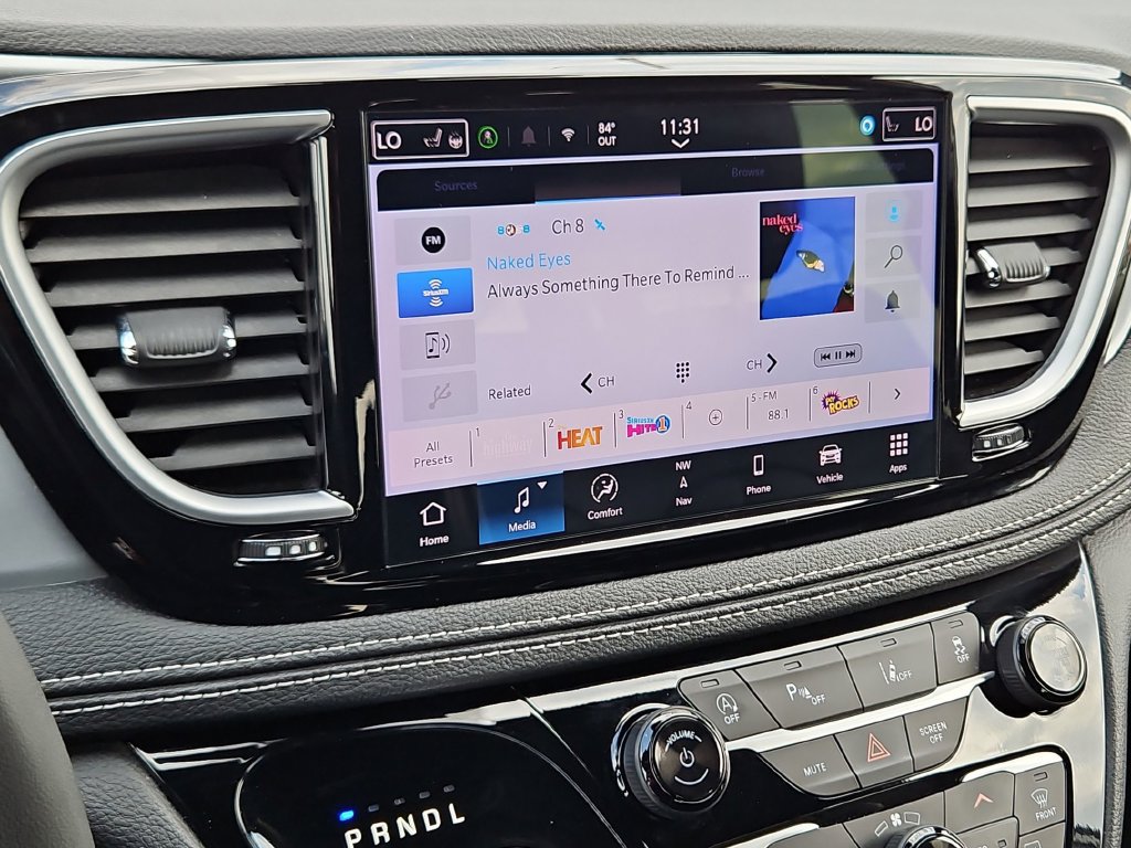Used 2025 Chrysler Pacifica Limited FWD image 18