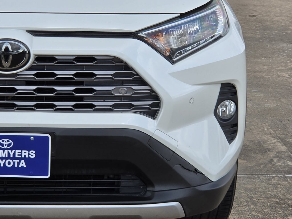 Used 2019 Toyota RAV4 Limited w/ Cold Weather Package AWD/4WD image 4