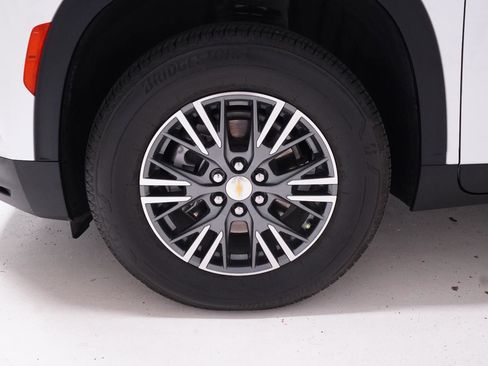 Used 2024 Chevrolet Traverse LT FWD image 13
